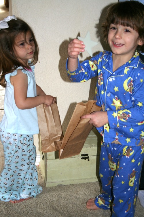 glow in the dark star hunt at pajama party
