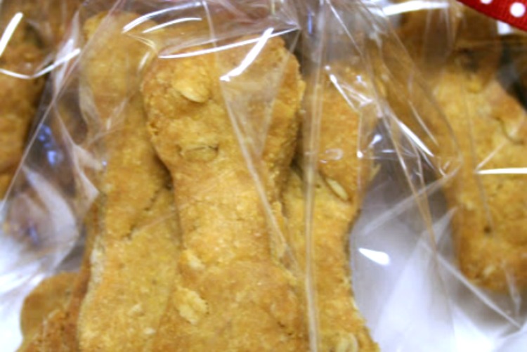 homemade peanut butter oatmeal dog biscuits