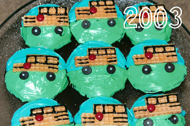 school bus cupcakes for back to school celebrations