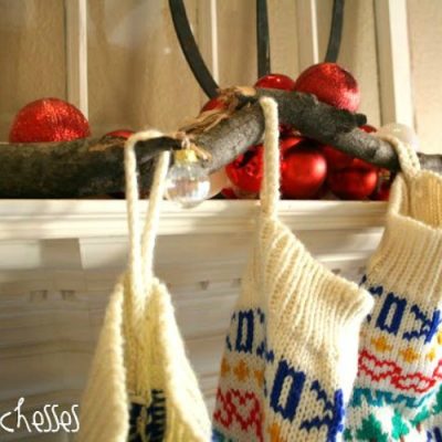 A Nature-Inspired Christmas Mantel