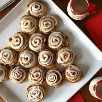 Cinnamon Roll Christmas Tree Breakfast Treat