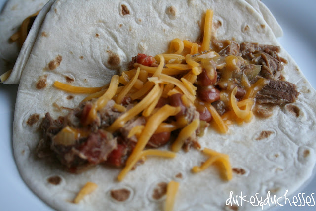 Crockpot love :: crockpot burritos