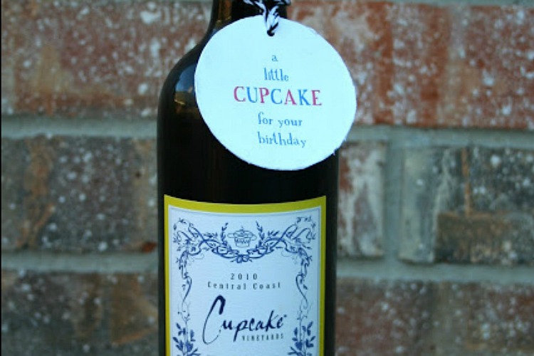 cupcake wine gift idea