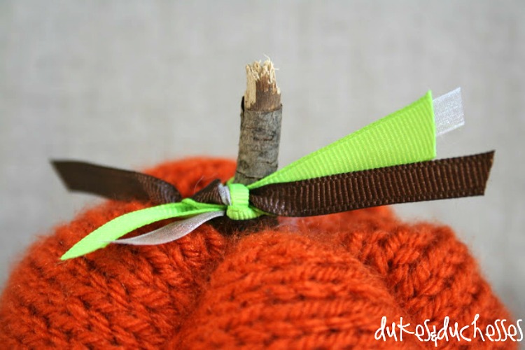 knit pumpkin for fall decor