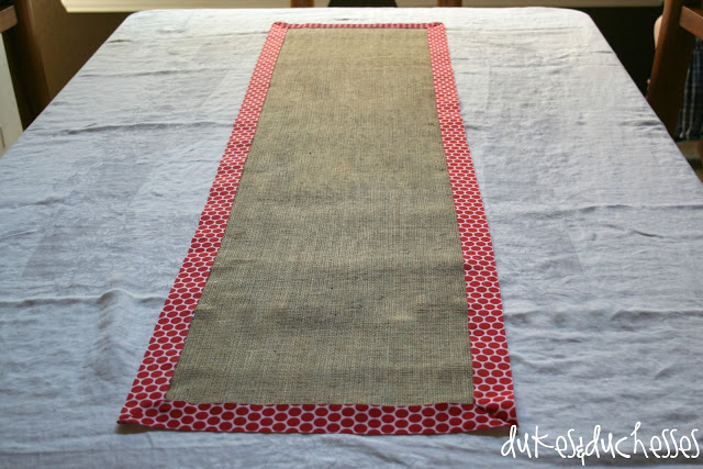Christmas table runner in burlap and ribbon