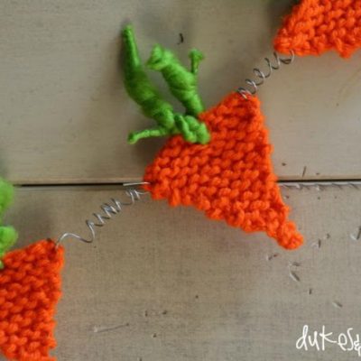 knit easter carrot garland