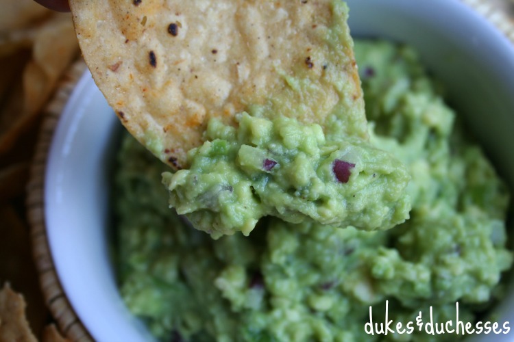 guacamole made with hatch chiles