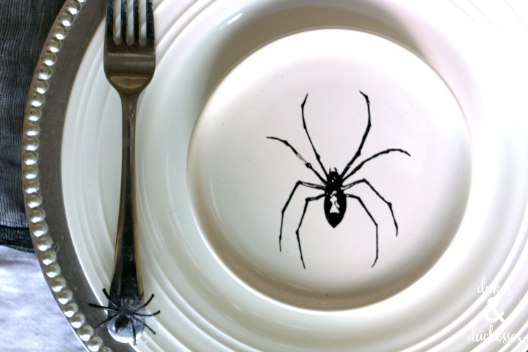 spider table setting for Halloween