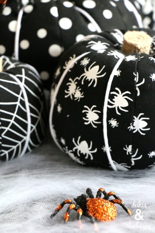 spider tablescape for Halloween