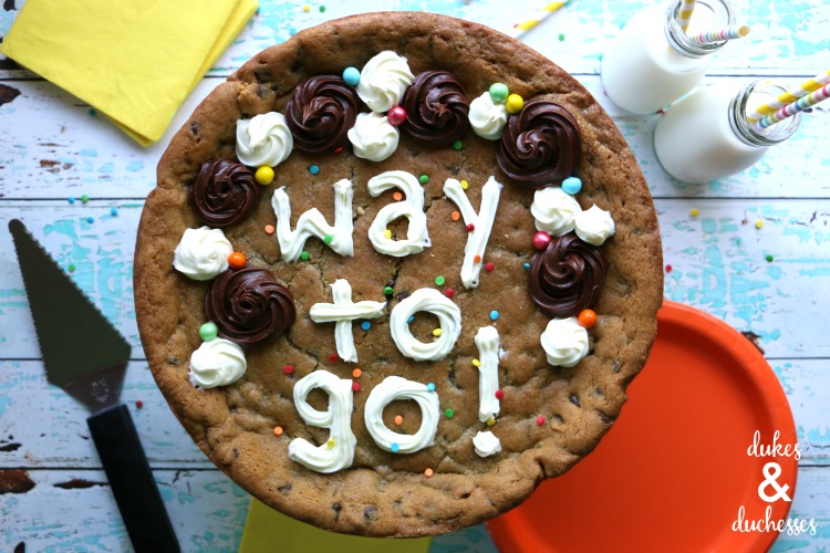 easy way to decorate a cake