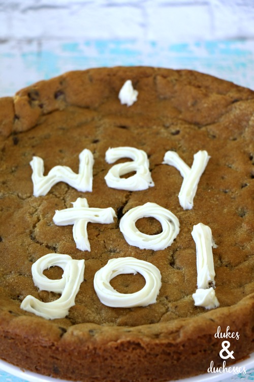 easy way to decorate a cookie cake