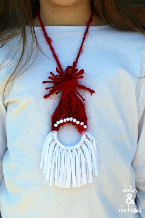 santa yarn necklace christmas craft for kids
