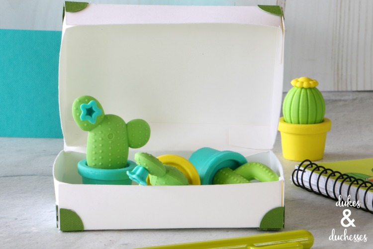 DIY paper suitcase