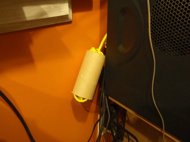 toilet paper roll cord organizer
