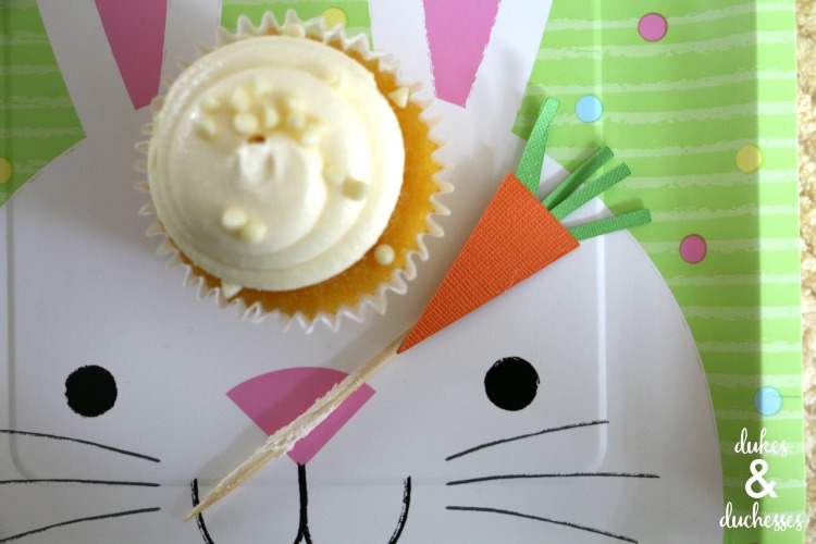 DIY paper carrot cupcake toppers for easter